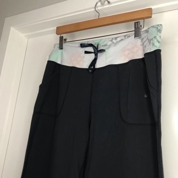 LuluLemon Black Flare Astro Yoga Pant Legging - Picture 7 of 7